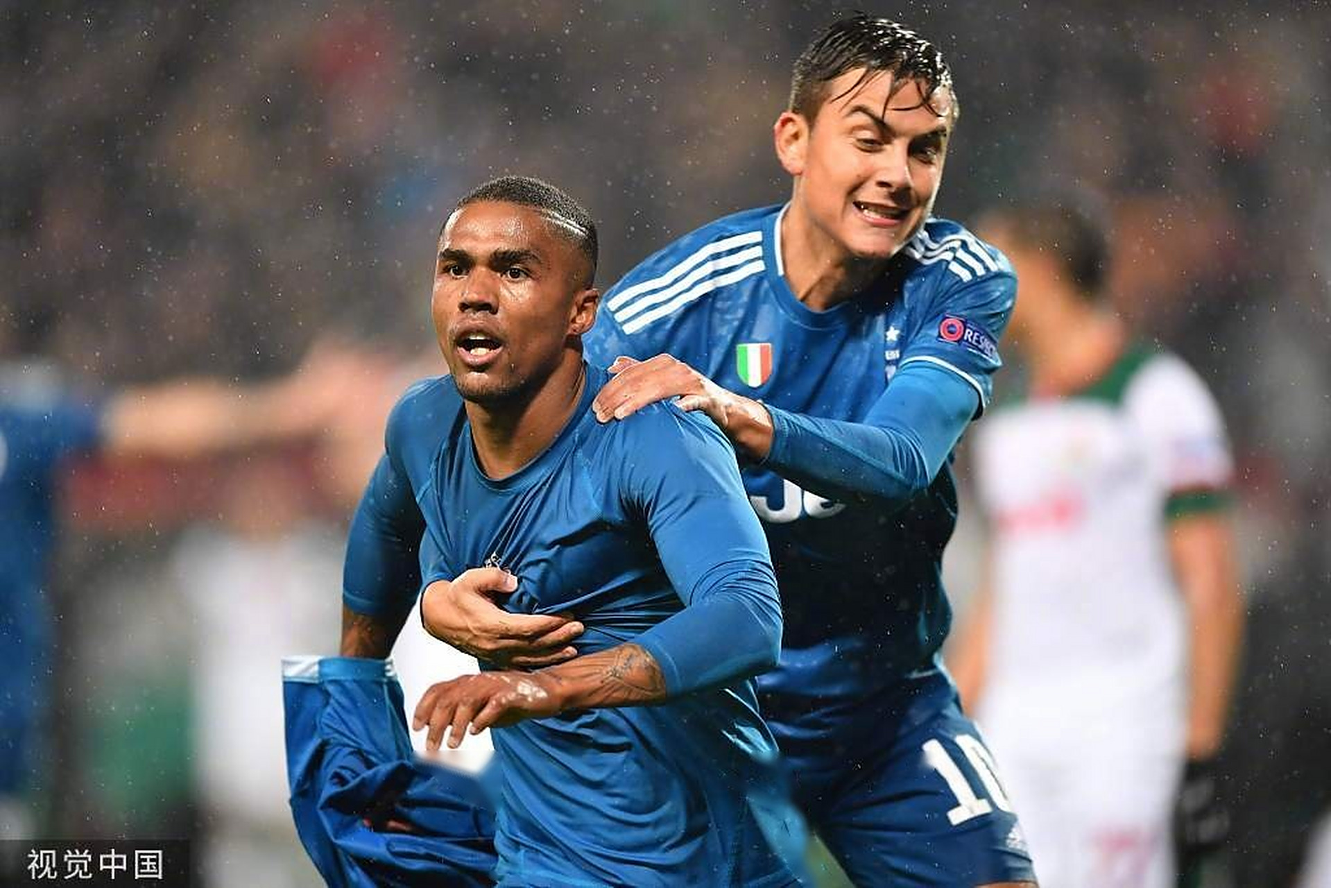 转会期尤文图斯绝杀压哨:法联杯节点到来,管理层满意,更衣室氛围转暖 转会期尤文图斯绝杀压哨:法联杯节点到来,管理层满意,更衣室氛围转暖